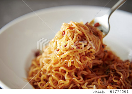 インスタントビビン麺　韓国料理 65774561