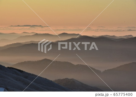 日の出 絶景 山 65775400