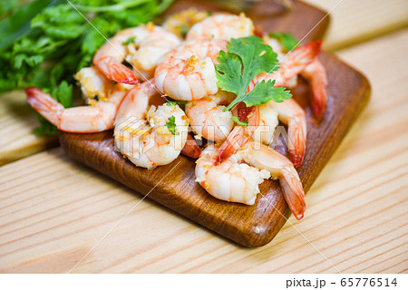 Shrimp delicious seasoning spices on wooden 65776514