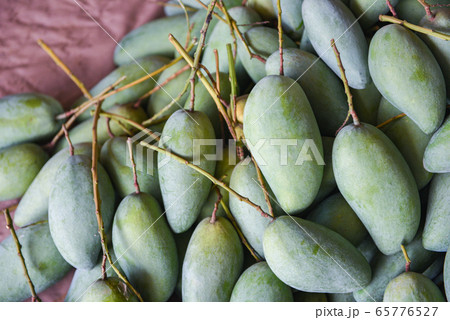 Green mango for sale in the fruit market in 65776527