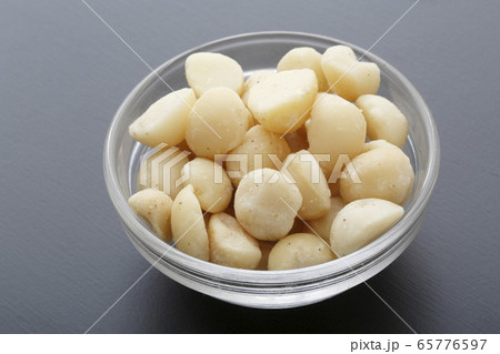 マカデミアナッツ 65776597