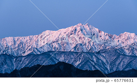 小川村から望む初冬の鹿島槍ヶ岳（夜明け） 65776631