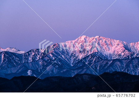 小川村から望む初冬の爺ヶ岳（夜明け） 65776702
