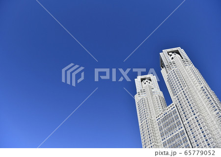日本の東京都市景観　東京都庁などを望む 65779052