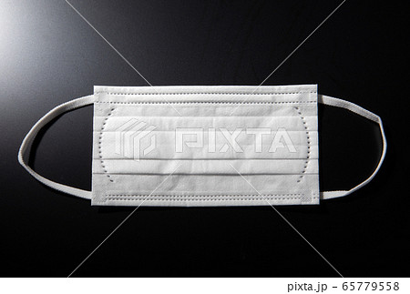 白いマスク　正面 65779558