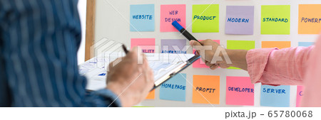 Business people meeting at office and use sticky 65780068