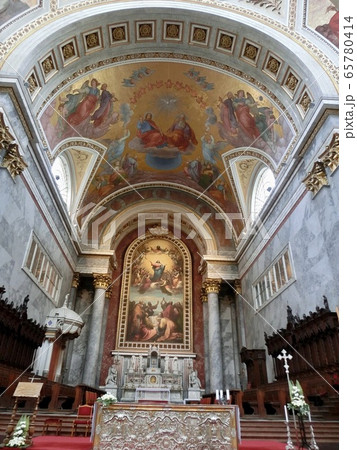 ハンガリー　エステルゴム　エステルゴム大聖堂　祭壇 65780414