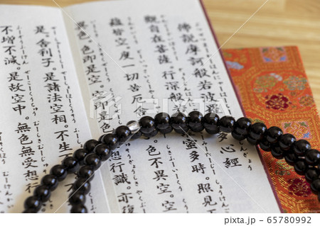 お経と数珠 お経と数珠 65780992