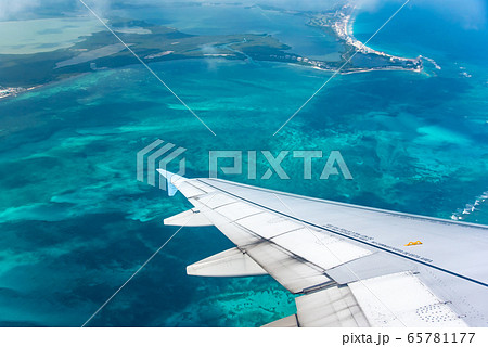 メキシコ　カンクンからキューバへのフライト　飛行中 65781177