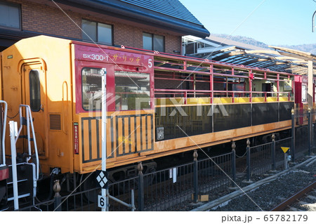 保守点検のためトロッコ嵯峨駅に停車中の嵯峨野トロッコ列車 保守点検のためトロッコ嵯峨駅に停車中の嵯峨野トロッコ列車 65782179