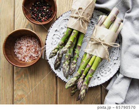 Fresh green asparagus Fresh green asparagus 65790570