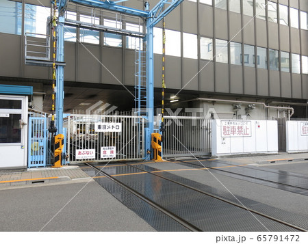 東京メトロ銀座線の踏切(上野検車区前) 東京メトロ銀座線の踏切(上野検車区前) 65791472