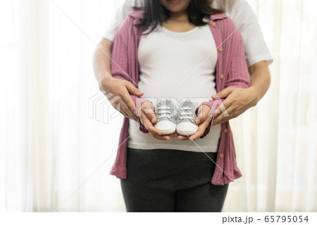 Pregnant couple feels love and relax at home. 65795054