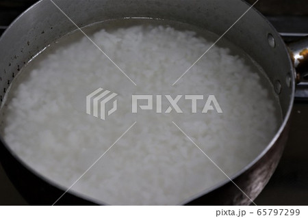 お粥(入れ粥は冷えたご飯を炊きます) お粥(入れ粥は冷えたご飯を炊きます) 65797299