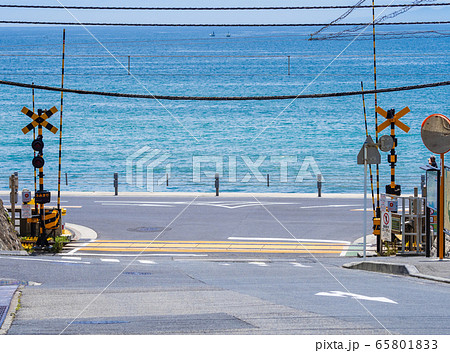 湘南 七里ヶ浜と江ノ電踏切 湘南 七里ヶ浜と江ノ電踏切 65801833