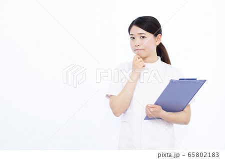 30代女性 看護師 65802183