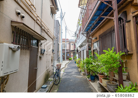 東京下町の路地裏 65808862