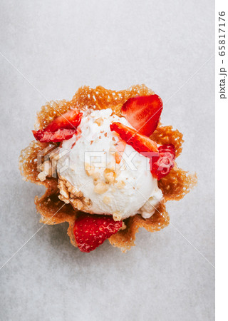 Vanilla Ice Cream 65817176