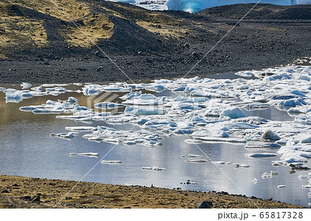 Glacial lake in Iceland Glacial lake in Iceland 65817328