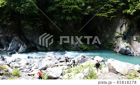 奥多摩川鳩ノ巣渓谷の渓流 65818278