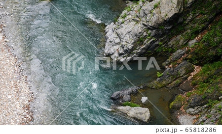 奥多摩川鳩ノ巣渓谷の渓流 65818286