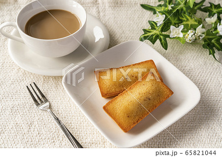 フィナンシェ　洋菓子　カフェラテ 65821044