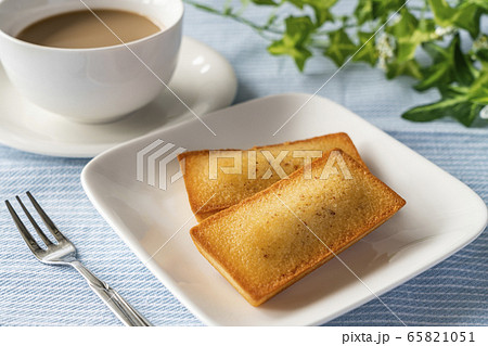 フィナンシェ　洋菓子　カフェラテ 65821051