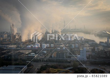 四日市コンビナートの夕景 65821089