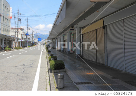地方都市のシャッター通り 65824578