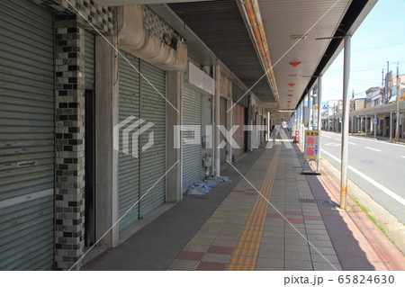 地方都市のシャッター通り 65824630