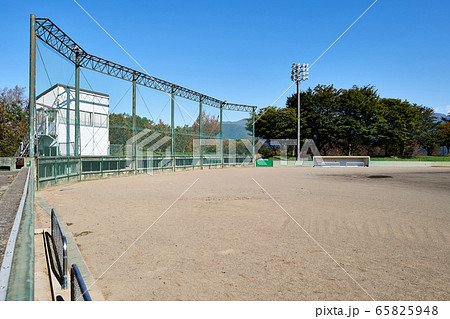 野球のグランド　誰もいない野球場 65825948