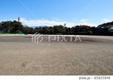 野球のグランド　誰もいない野球場 65825949