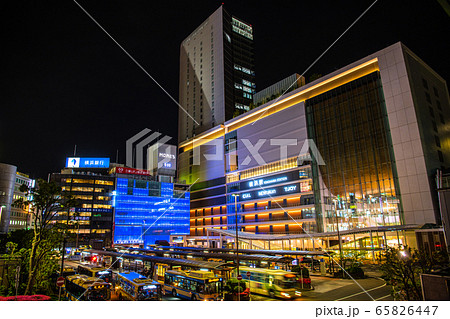 日本の横浜都市景観　緊急事態宣言 きょう全面解除を表明＝5月25日、横浜駅西口 65826447