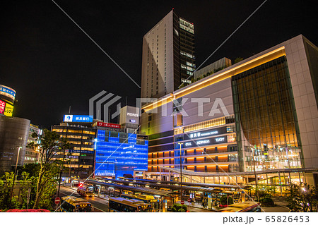 日本の横浜都市景観　緊急事態宣言 きょう全面解除を表明＝5月25日、横浜駅西口 65826453