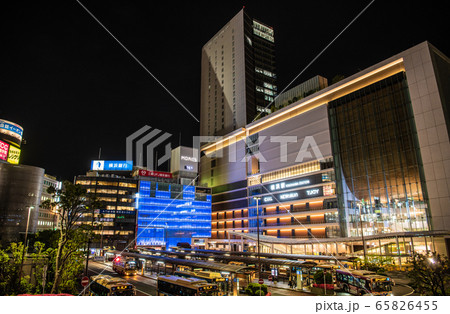 日本の横浜都市景観　緊急事態宣言 きょう全面解除を表明＝5月25日、横浜駅西口 65826455