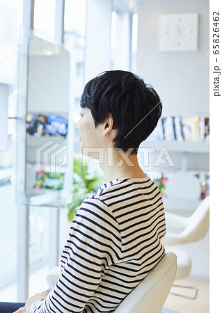 若い男性　美容室 65826462