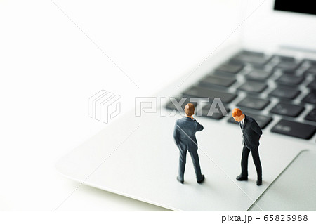 ビジネスシーン　パソコン 65826988
