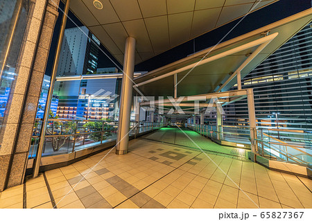 日本の横浜都市景観　緊急事態宣言 きょう全面解除を表明＝5月25日、横浜駅西口 65827367