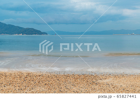 気比松原から眺める黄昏の敦賀湾 65827441