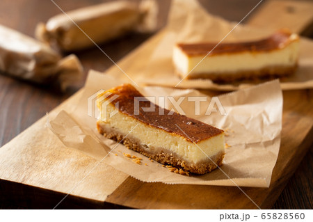 ベイクドチーズケーキ 65828560