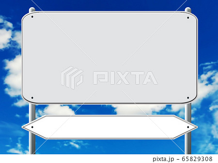 青空に掲げる空白の看板のクローズアップのイラスト素材 65829308 Pixta