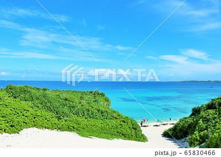 沖縄　宮古島　青空の砂山ビーチ 65830466