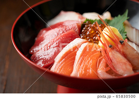 海鮮丼 65830500