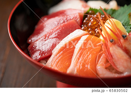 海鮮丼 65830502