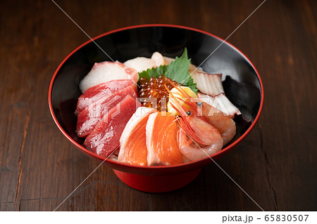 海鮮丼 65830507