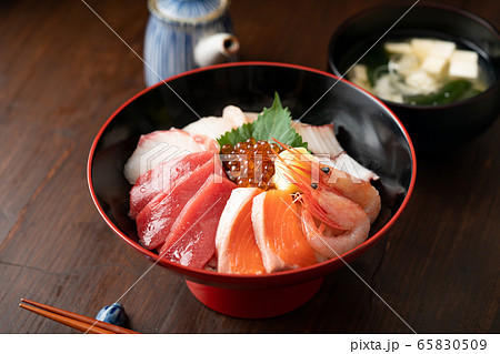 海鮮丼 65830509