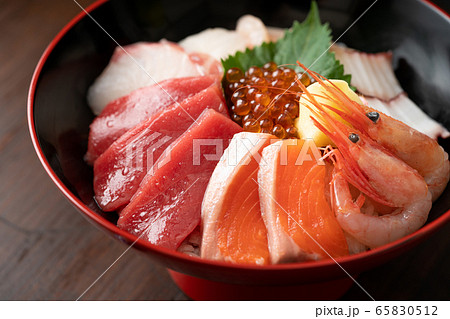 海鮮丼 65830512
