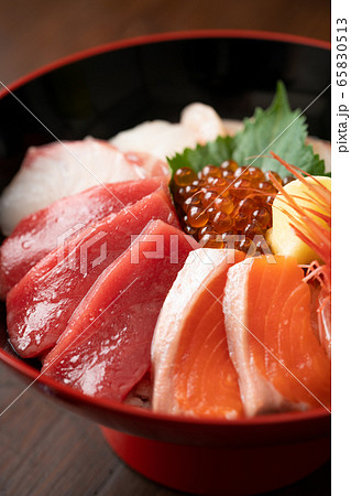 海鮮丼 65830513