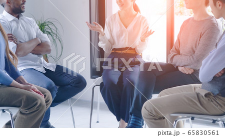 グループディスカッション グループディスカッション 65830561