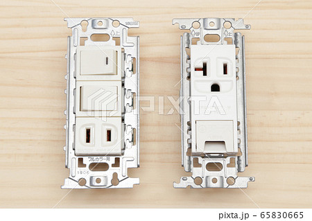電気工事　スイッチとコンセント 65830665
